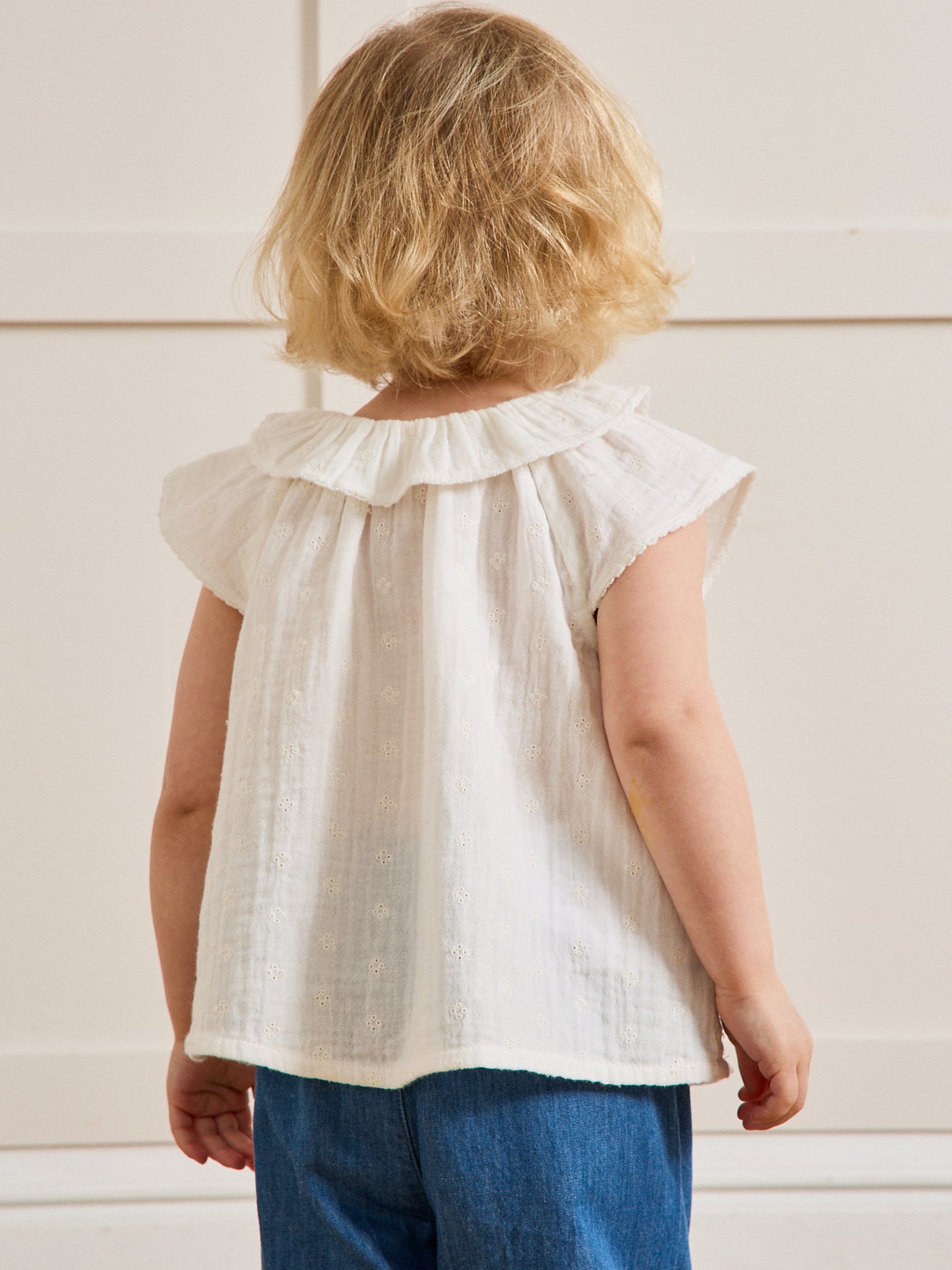 Babybluse aus Baumwoll-Gaze mit Stickerei