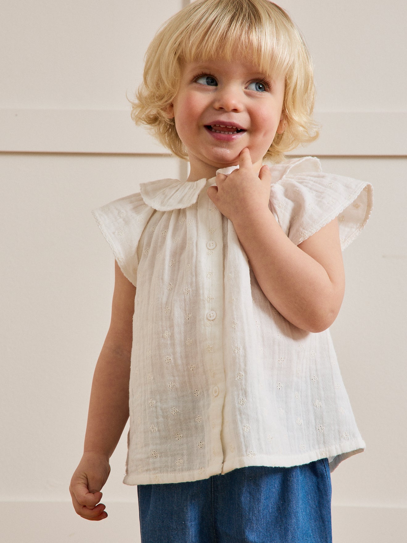 Babybluse aus Baumwoll-Gaze mit Stickerei