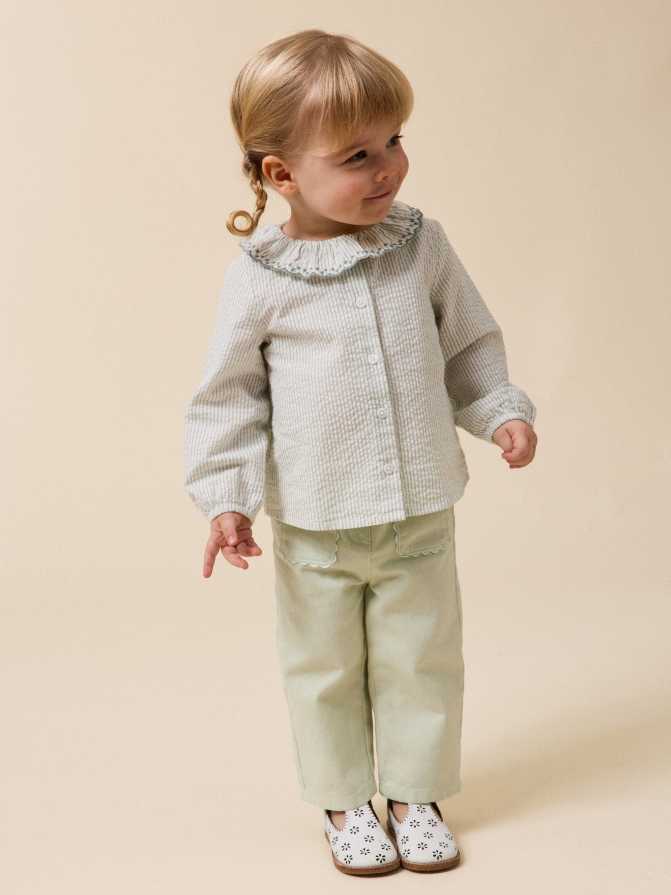 Bluse mit besticktem Kragen, Baby