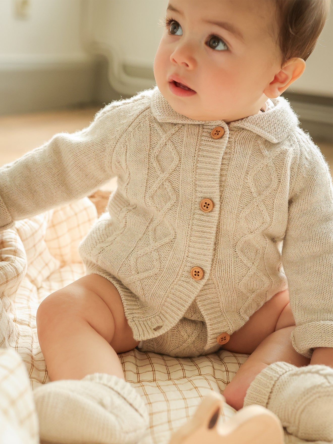 Baby-Cardigan aus Wolle mit Zopfmuster