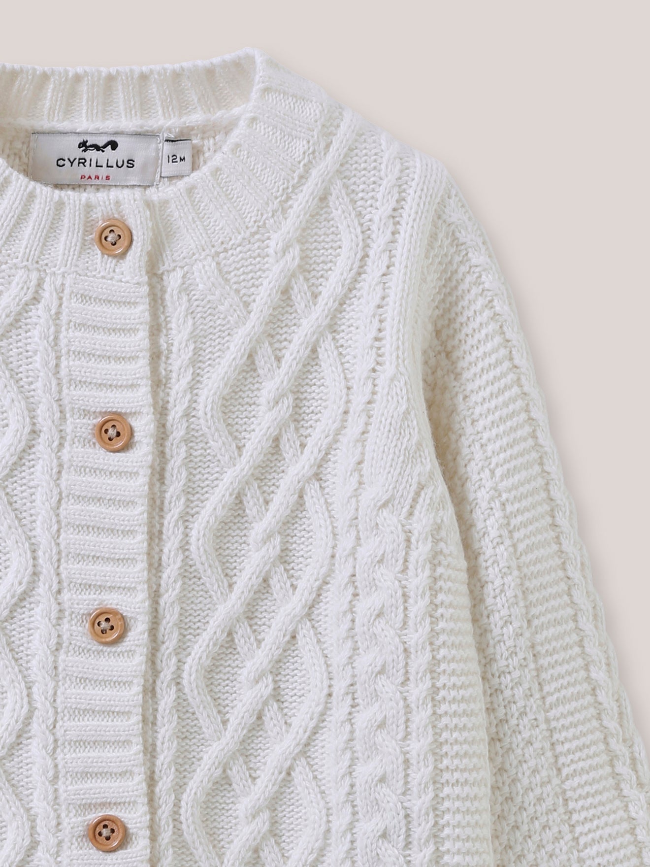 Baby-Cardigan mit Zopfmuster