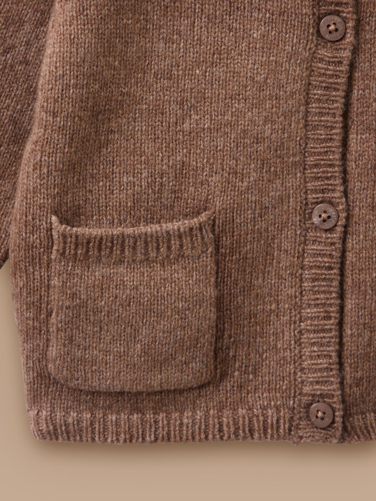 Baby-Cardigan mit Wolle