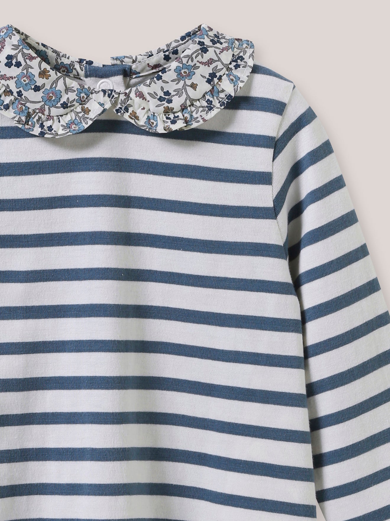 Baby-Shirt mit Streifen und Kragen aus Liberty®-Stoff