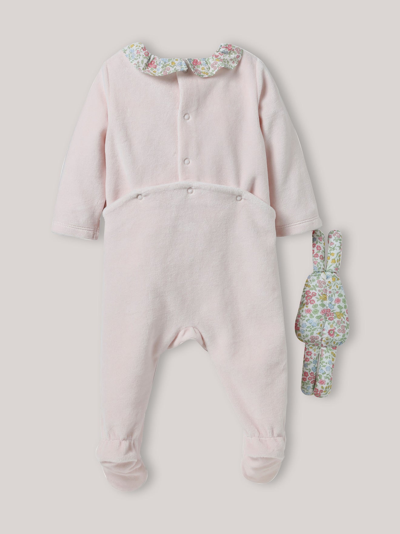 Babystrampler aus Velours, Liberty®-Stoff + Kuscheltier