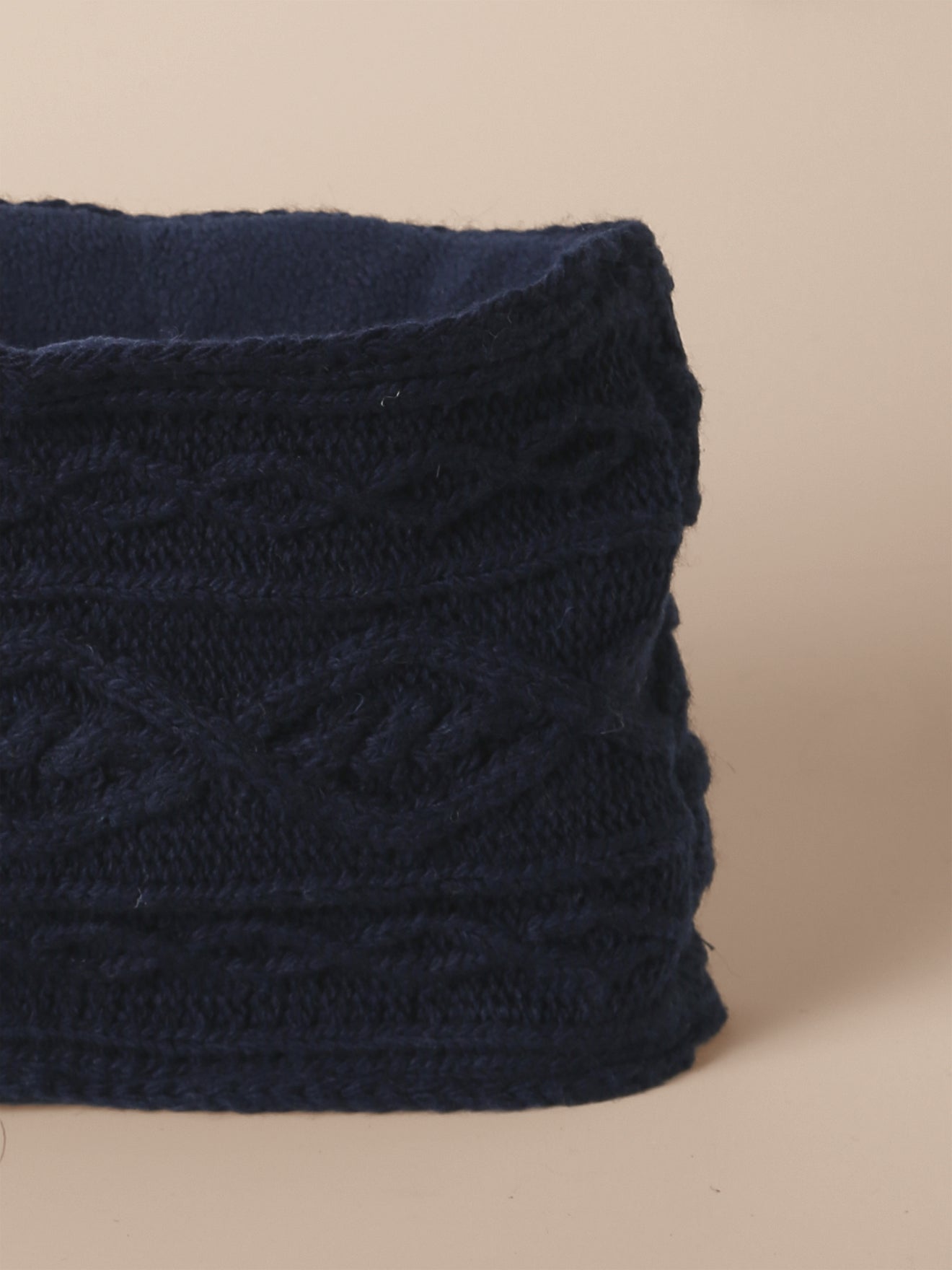 Baby-Rundschal mit Zopfmuster und Fleece-Futter