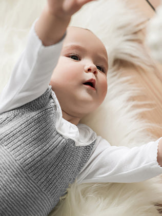Baby-Overall aus Bio-Baumwolle und Wolle