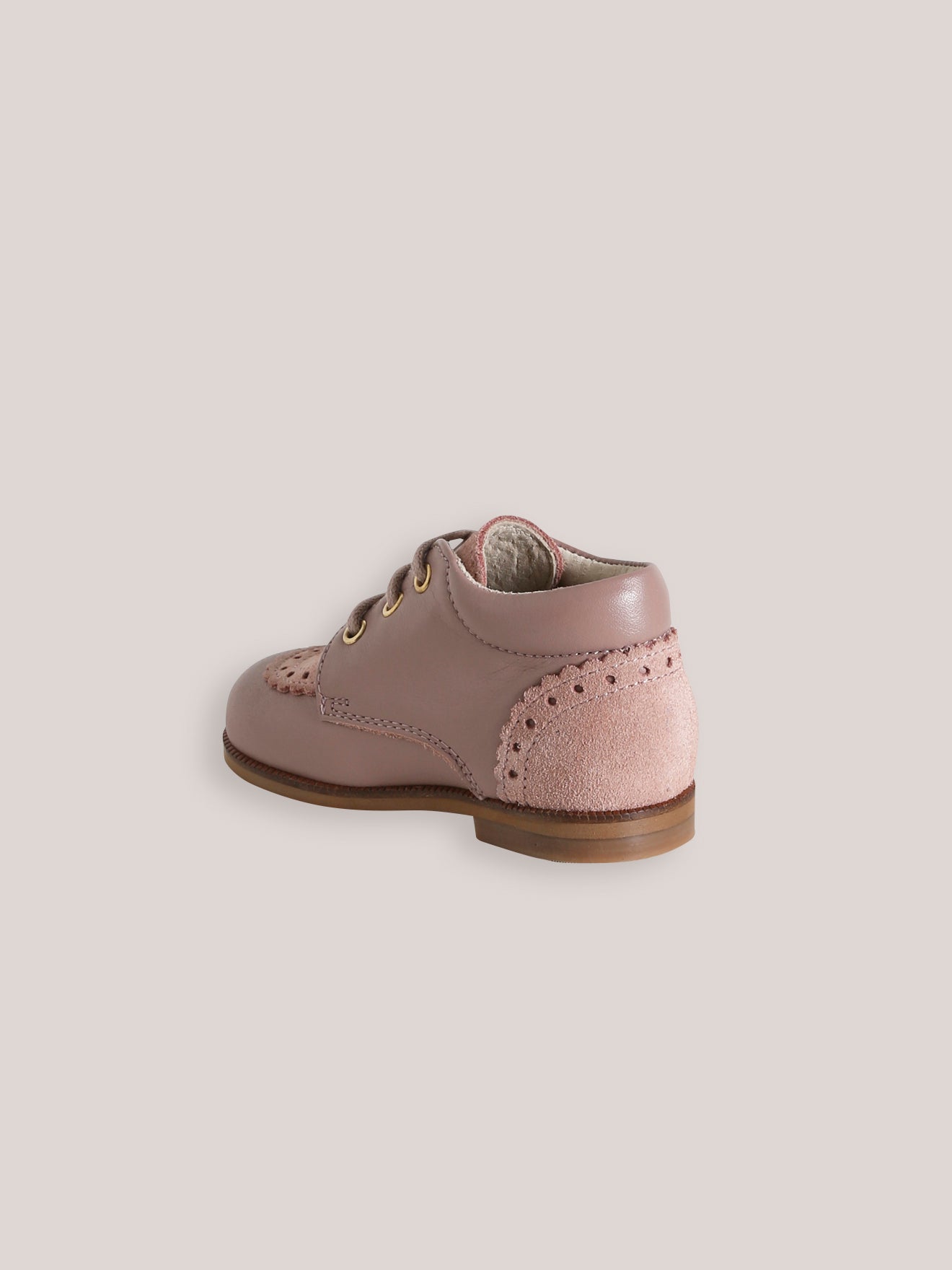 Baby-Schuhe aus Leder mit geblümter Kappe