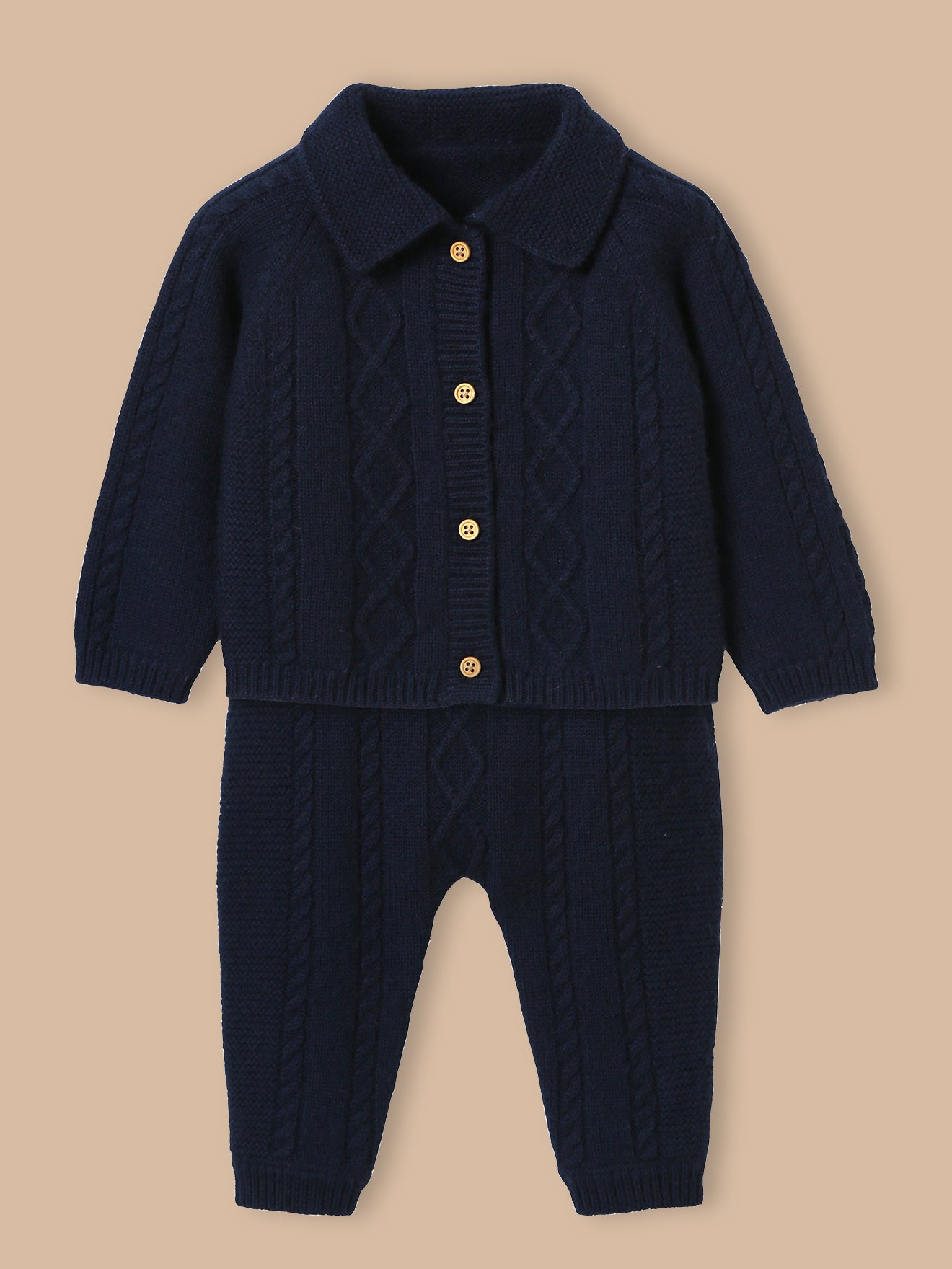 Baby-Strickset mit Zopfmuster