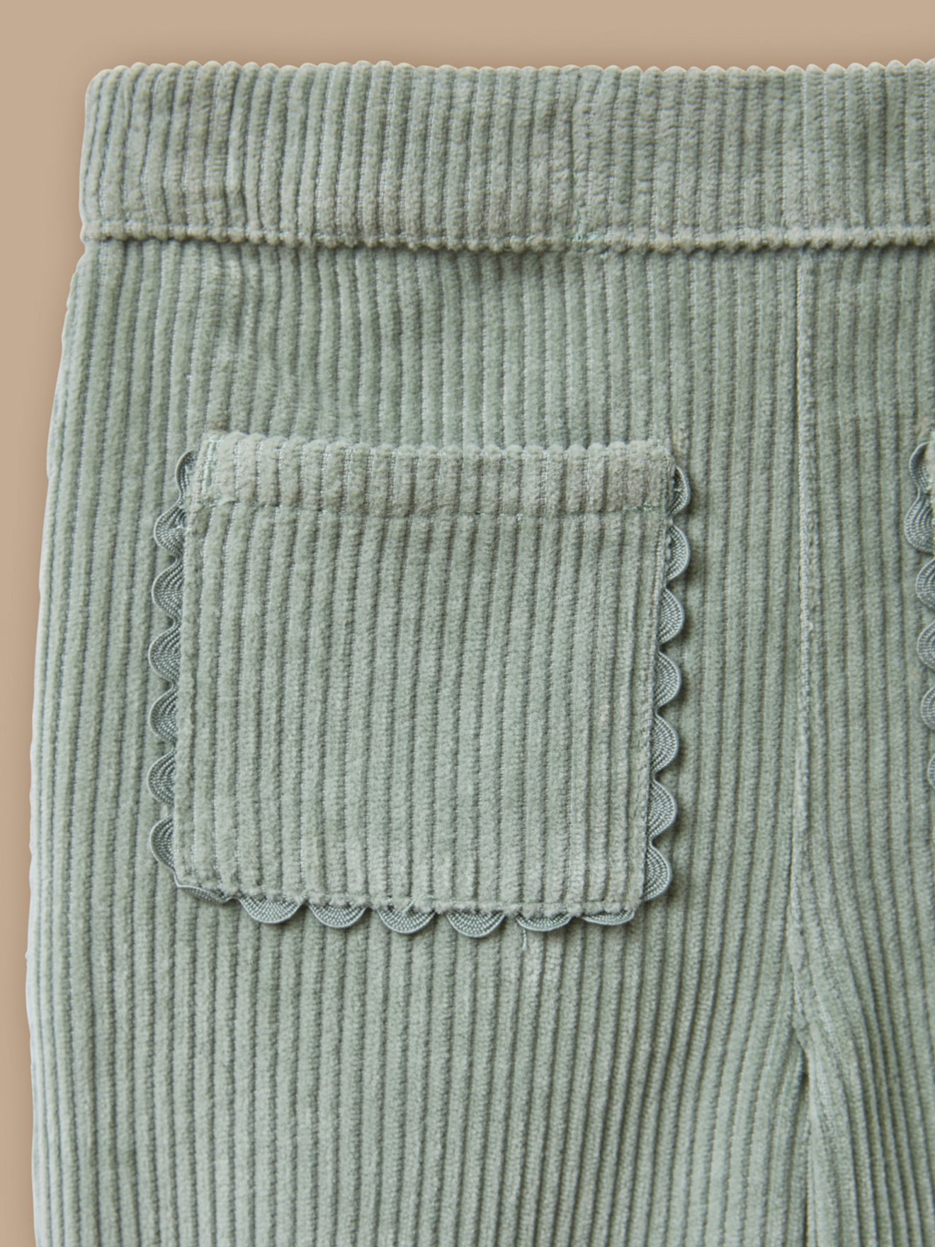 Festonierte Samthose für Babys