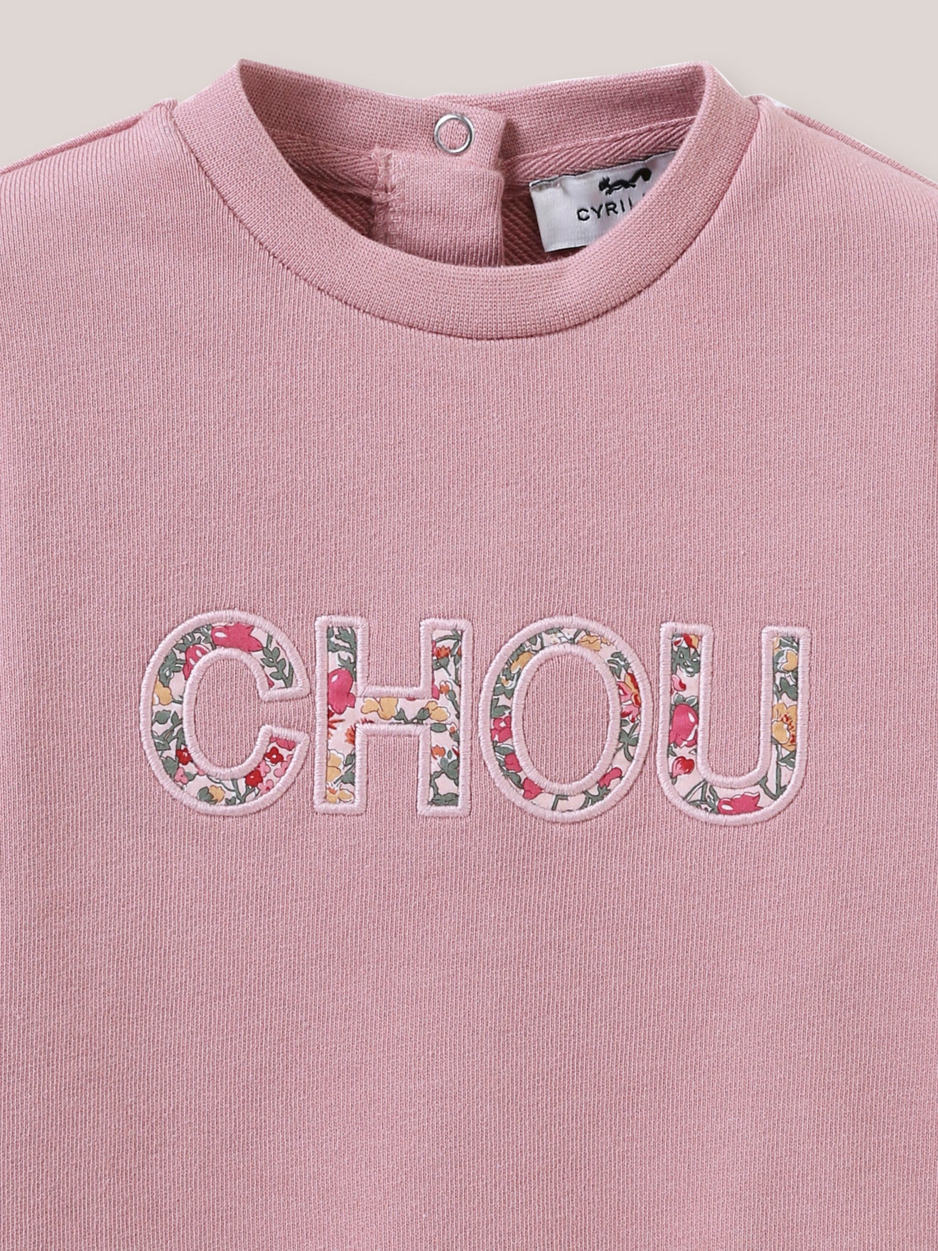 Baby-Sweatshirt mit Buchstaben aus Liberty®-Stoff