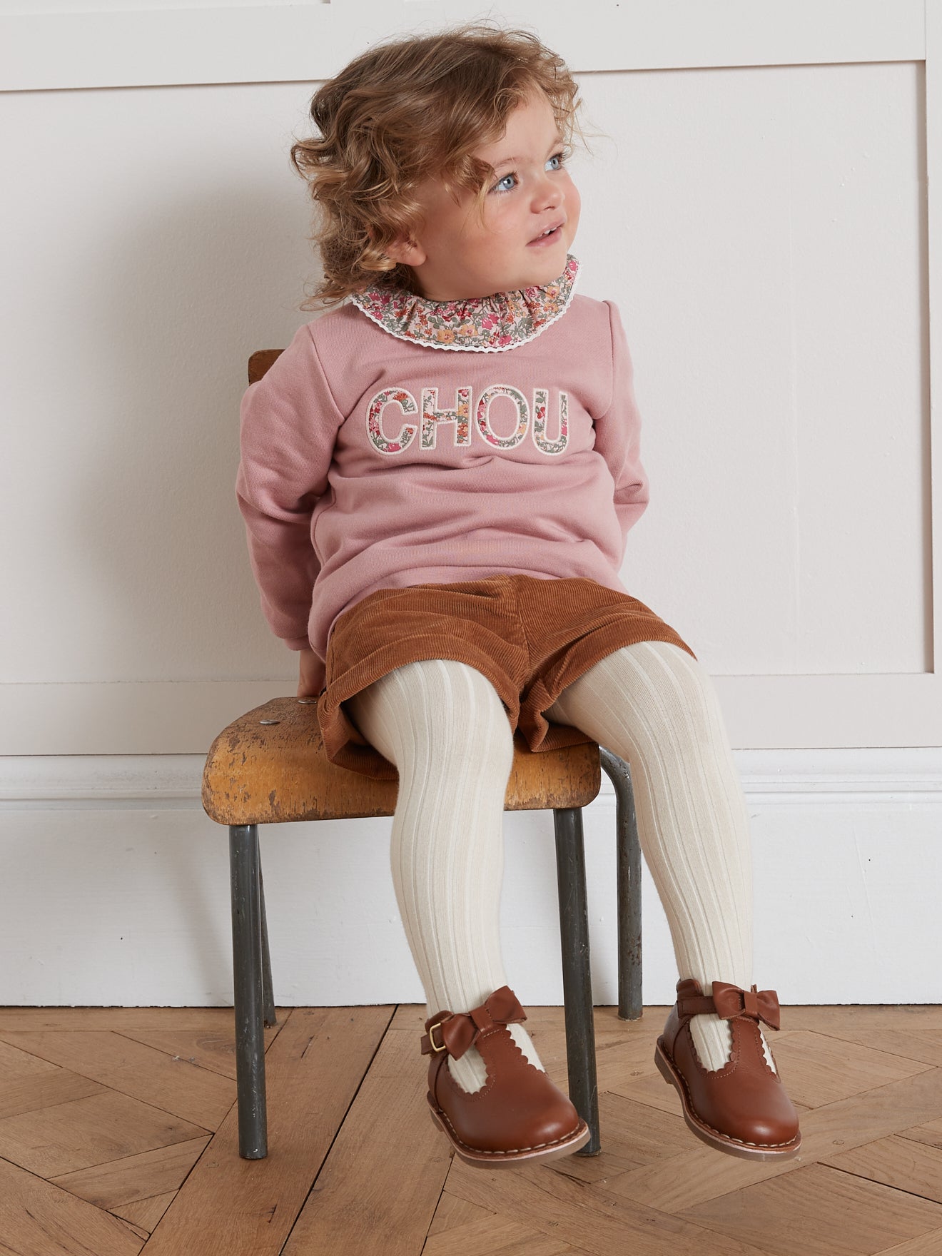 Baby-Sweatshirt mit Buchstaben aus Liberty®-Stoff