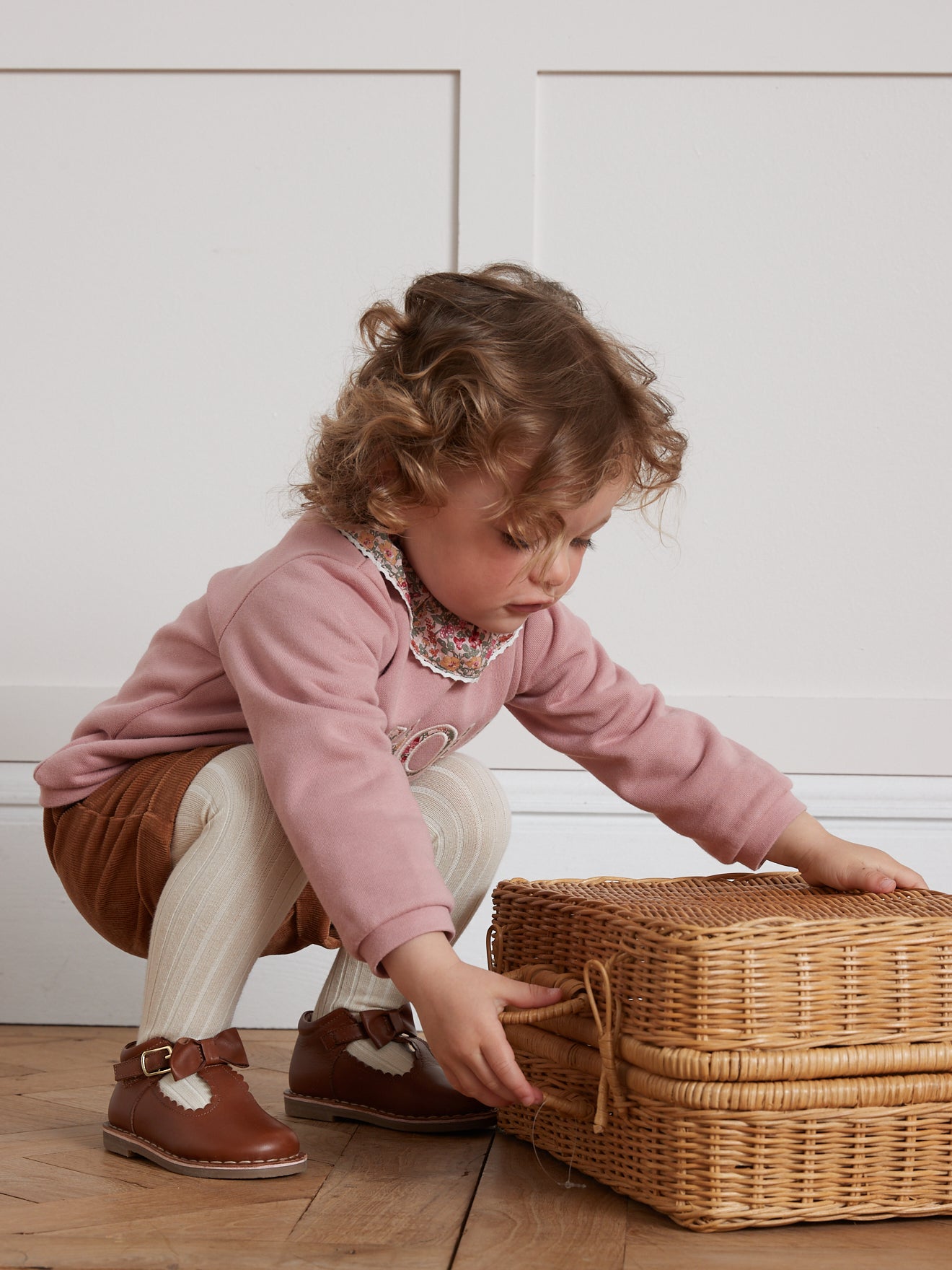 Baby-Sweatshirt mit Buchstaben aus Liberty®-Stoff