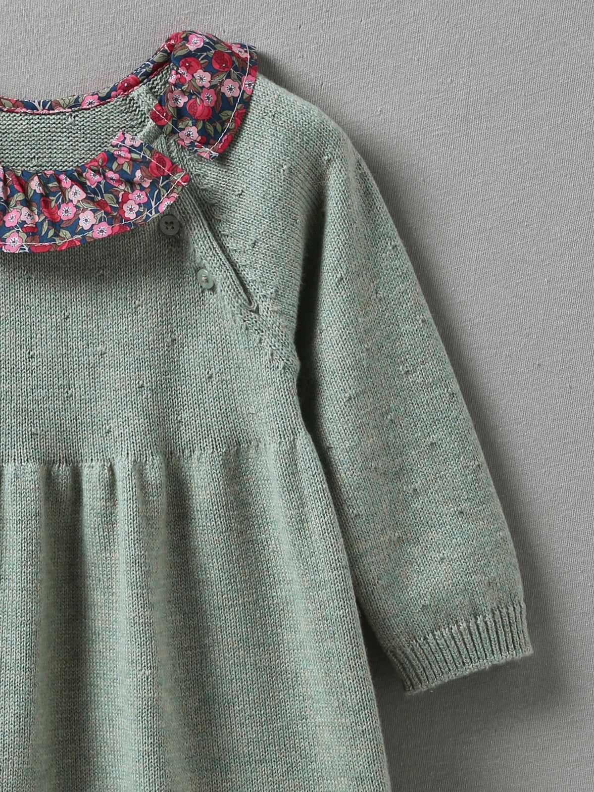 Baby-Strickkleid mit Kragen aus Liberty®-Stoff