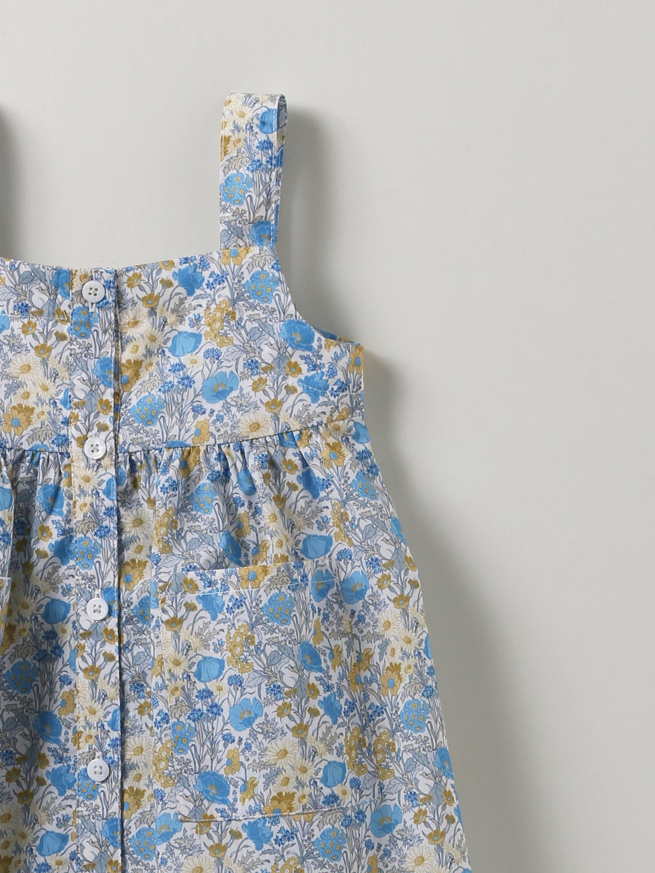 Baby-Schürzenkleid aus Liberty®-Stoff «Florence May»