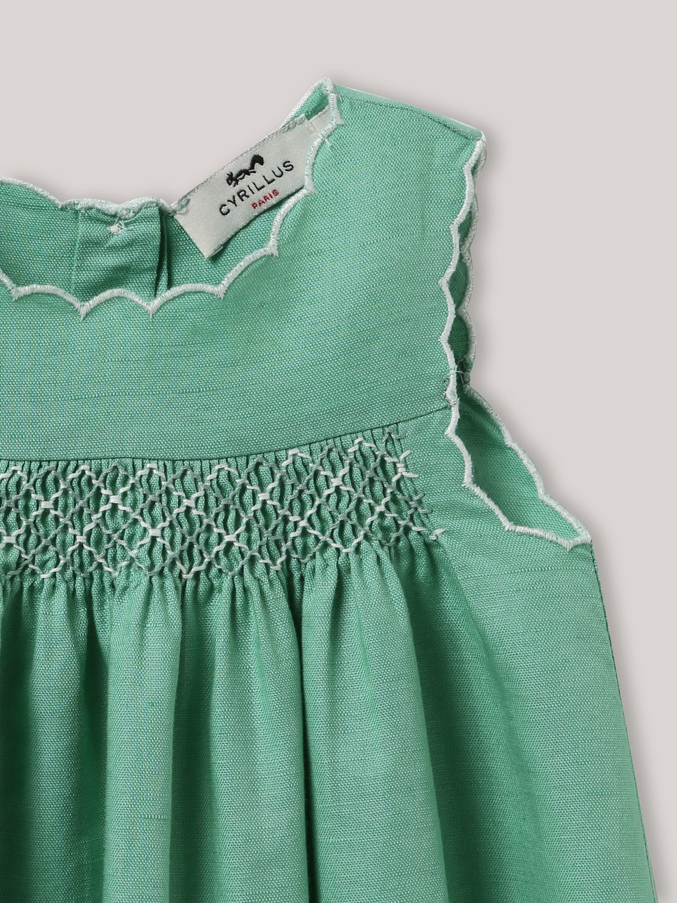 Babykleid aus Leinen und Baumwolle