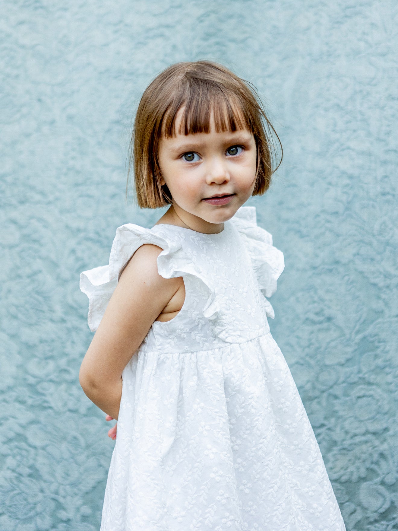 Kleid mit Stickerei – Kollektion für Festtage und Hochzeiten