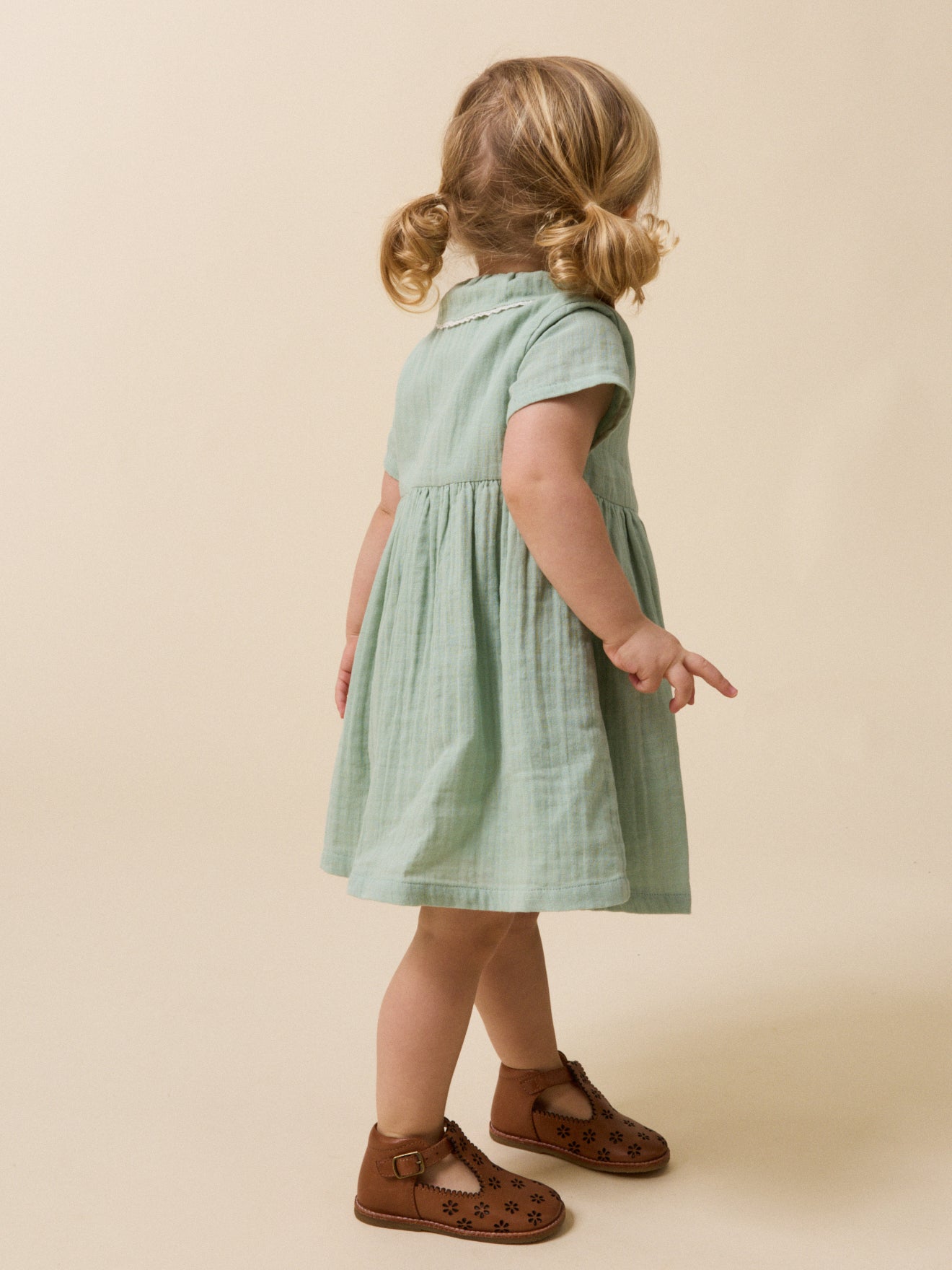 Kleid aus Baumwollgaze, Baby