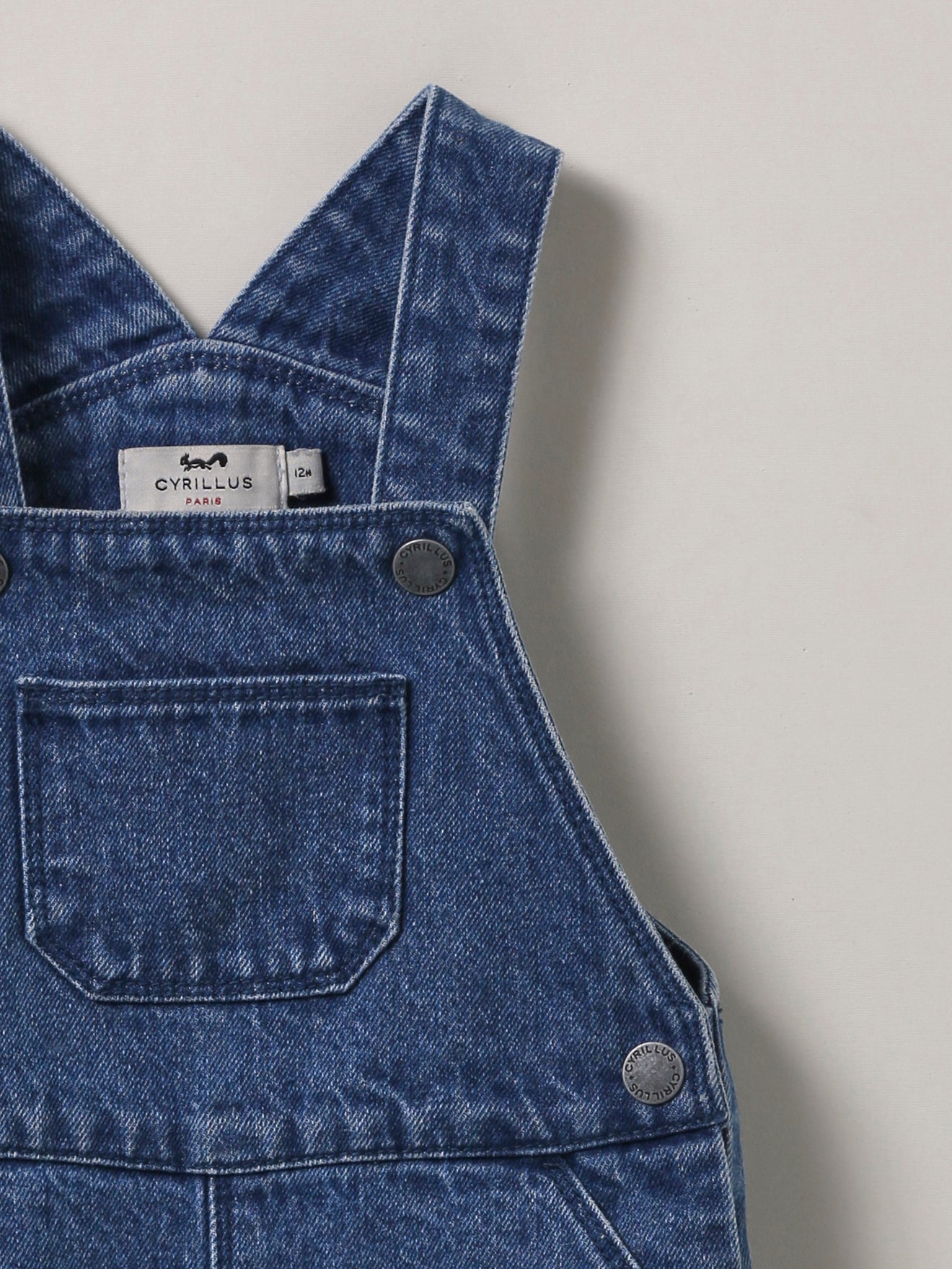 Baby-Latzhose aus Denim