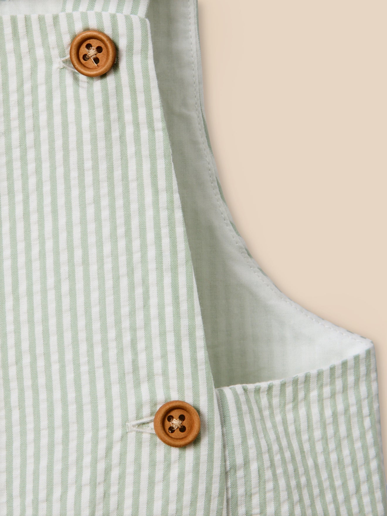 Baby-Latzhose aus Seersucker