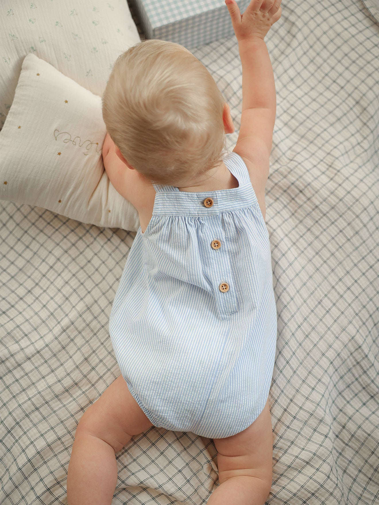 Babystrampler aus Seersucker
