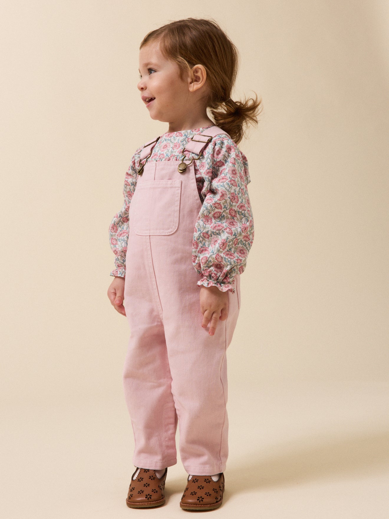 Baby-Latzhose aus Twill