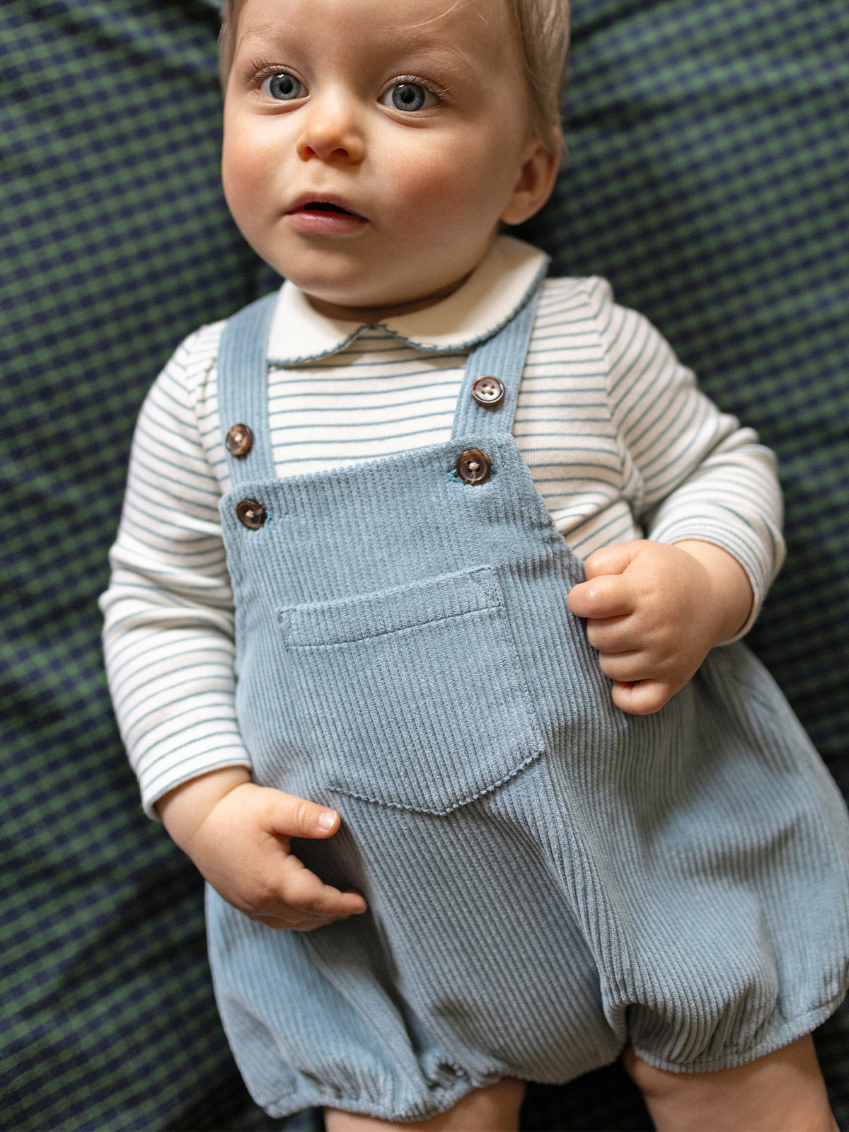 Baby-Strampler aus Cordsamt
