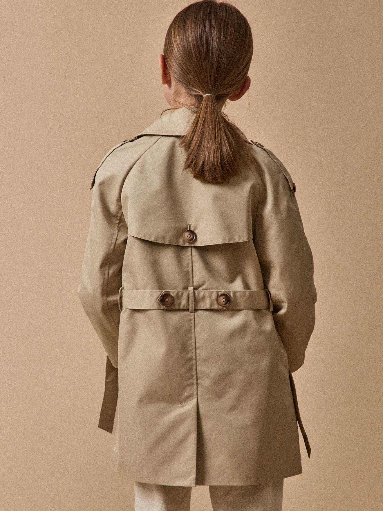 Ikonischer Mädchen-Trenchcoat