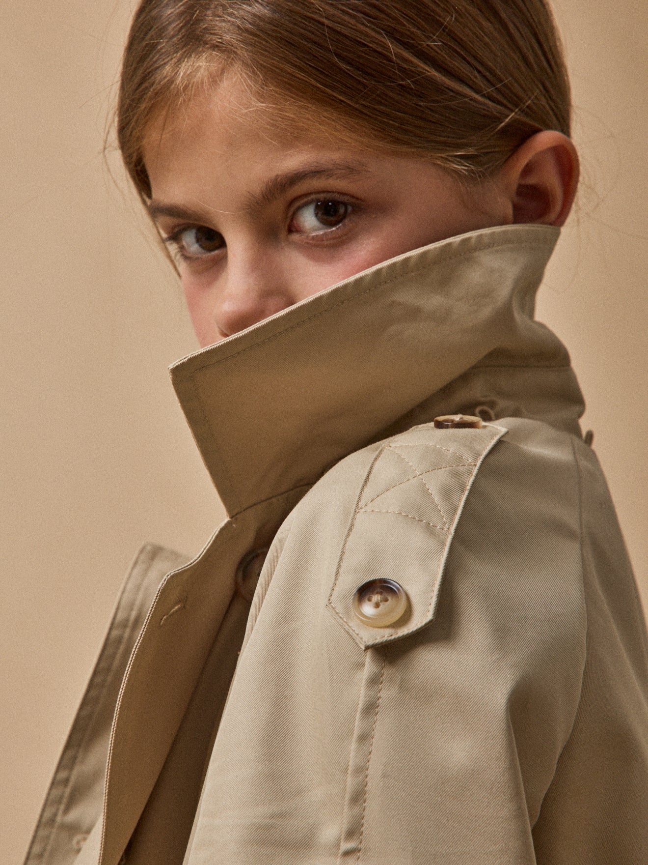 Ikonischer Mädchen-Trenchcoat