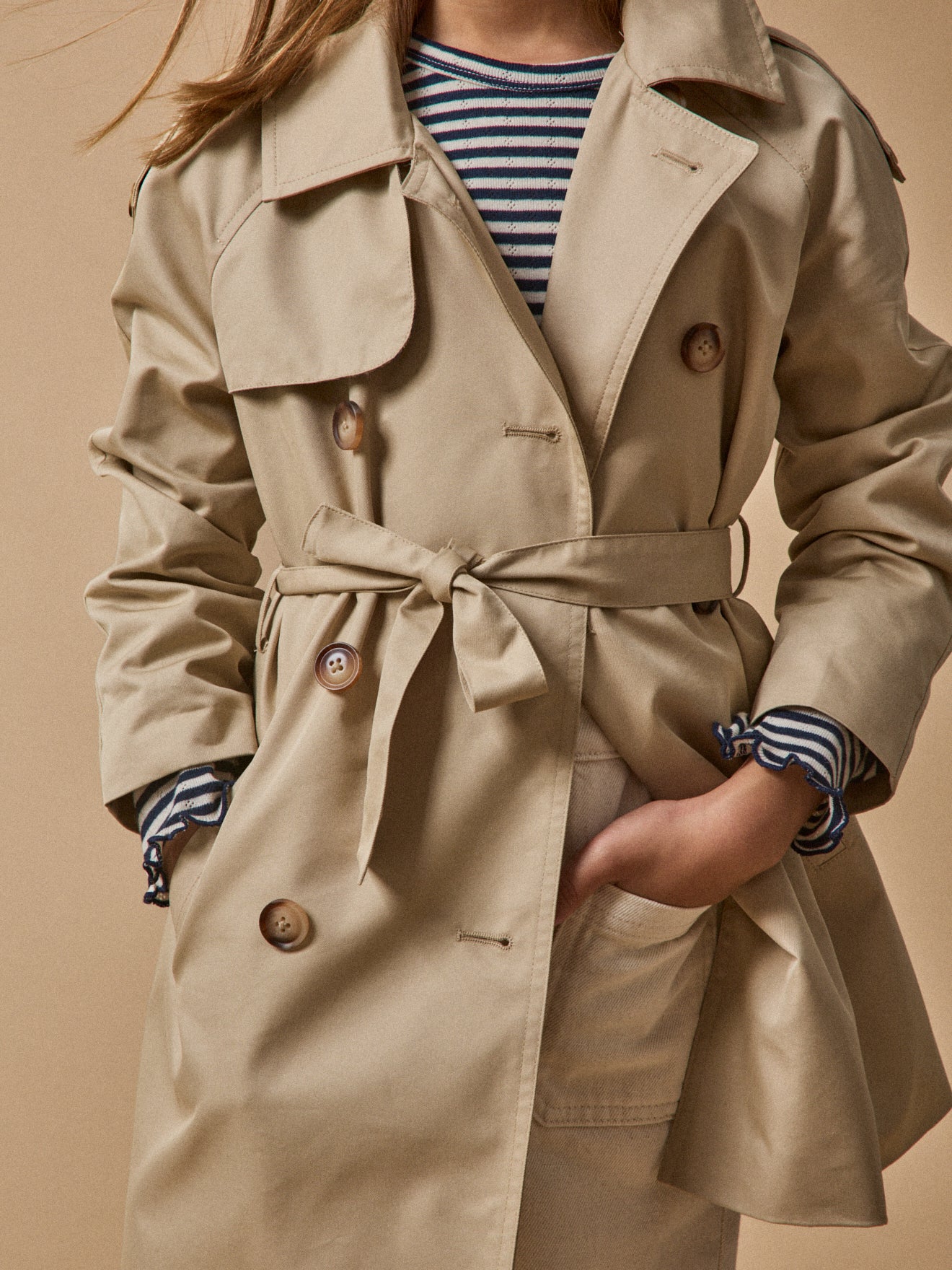 Ikonischer Mädchen-Trenchcoat