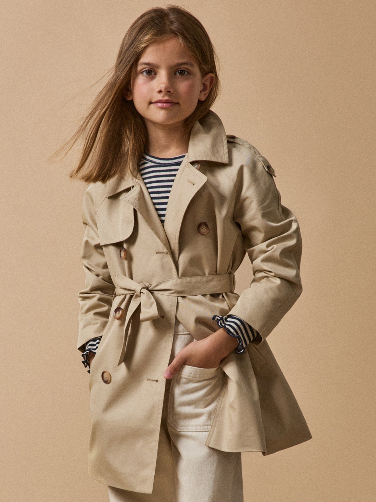 Ikonischer Mädchen-Trenchcoat