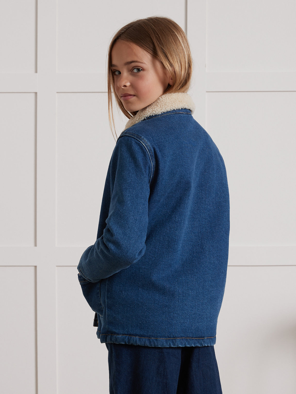 Mädchenjacke aus Denim mit Sherpa-Futter