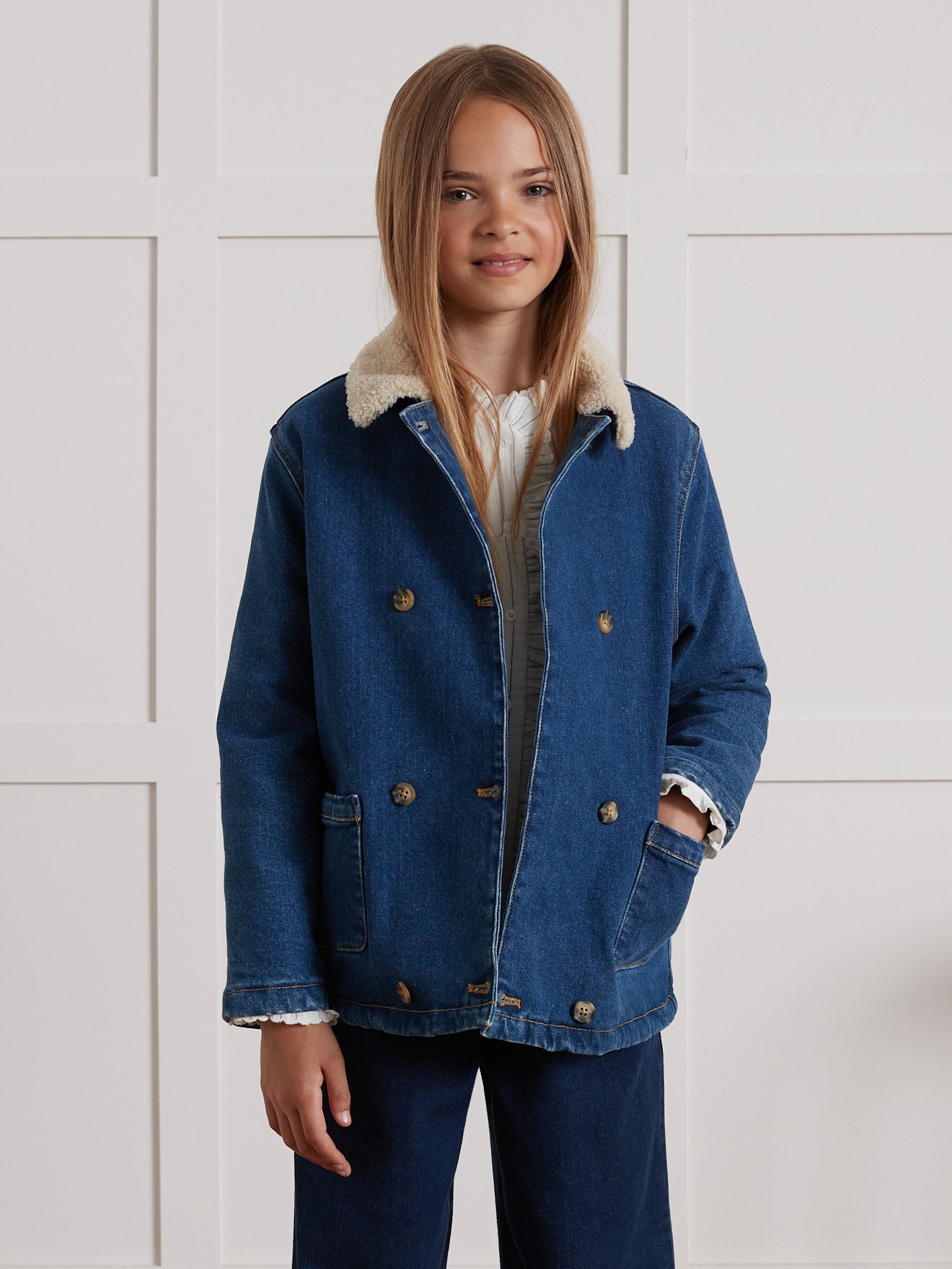 Mädchenjacke aus Denim mit Sherpa-Futter