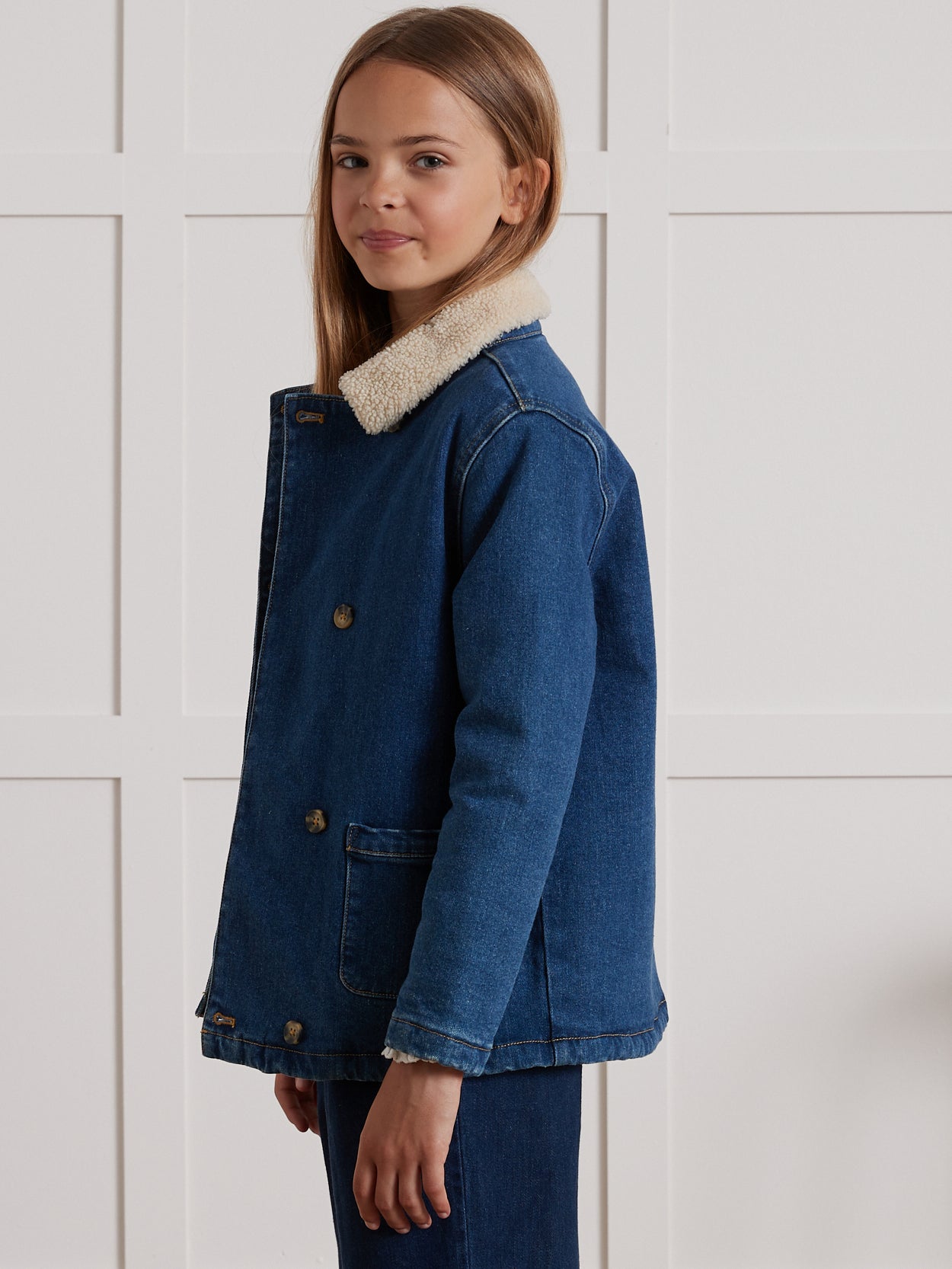 Mädchenjacke aus Denim mit Sherpa-Futter