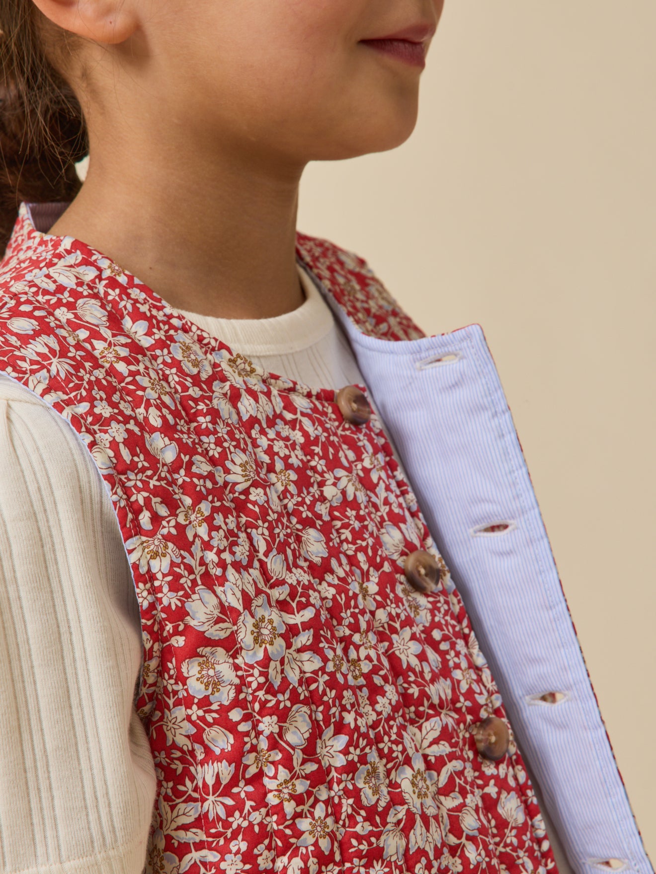 Mädchenweste aus Liberty®-Stoff, gesteppt