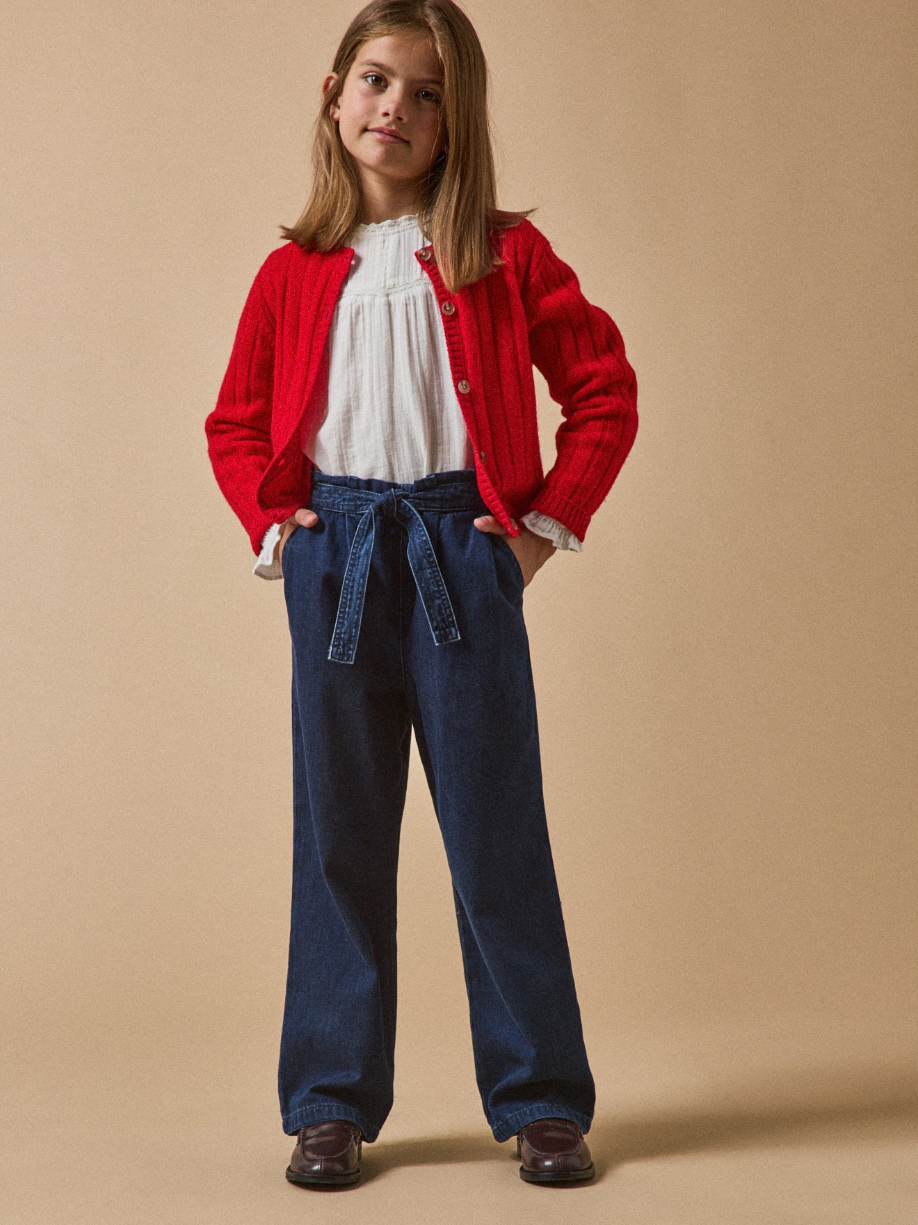 Mädchenhose aus leichtem Denim, weit geschnitten