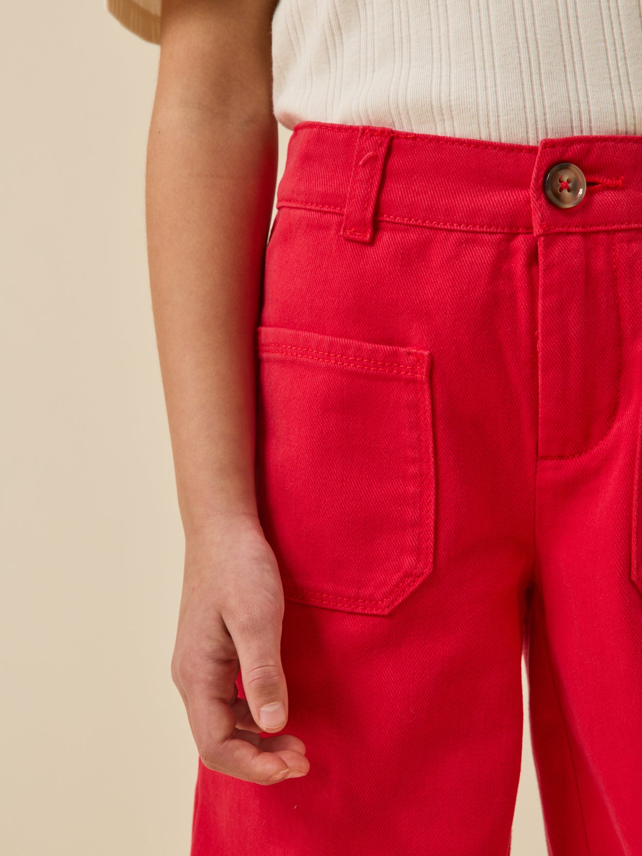 Mädchenhose aus Denim, gerade geschnitten