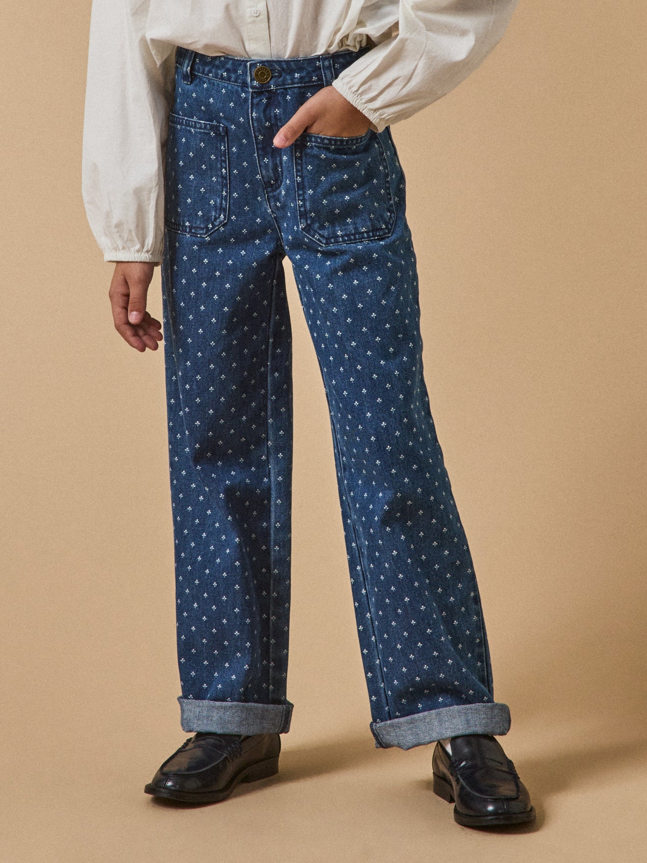 Mächenhose, gerade geschnittene Jeans in modischem Stil