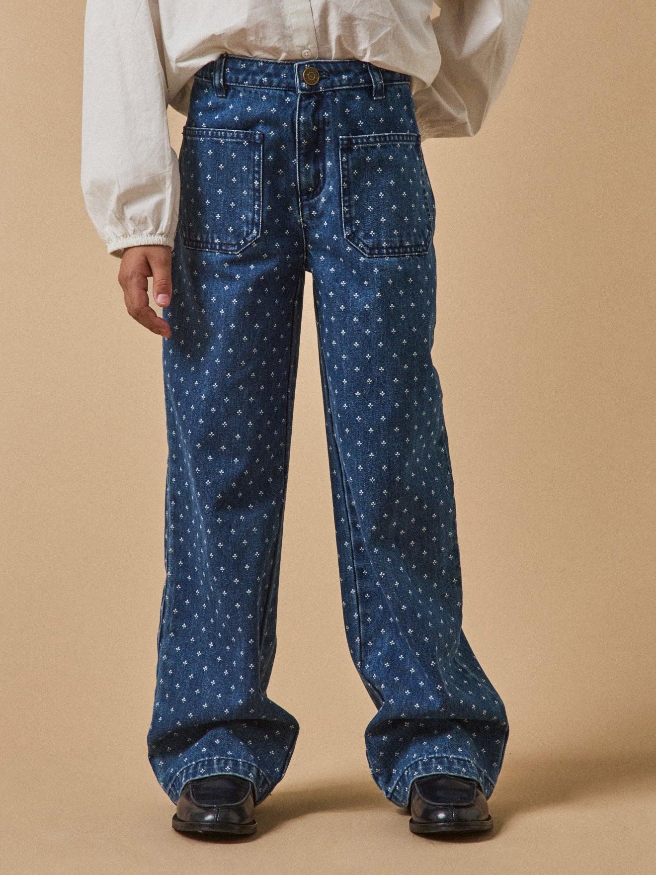 Mächenhose, gerade geschnittene Jeans in modischem Stil