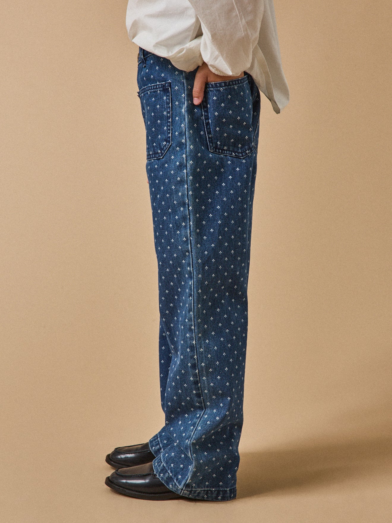 Mächenhose, gerade geschnittene Jeans in modischem Stil