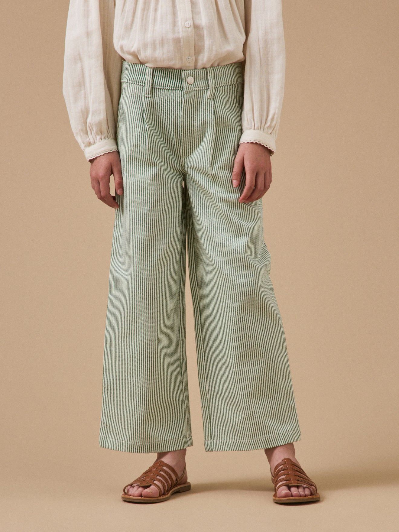 Mädchenhose mit Streifen, weit