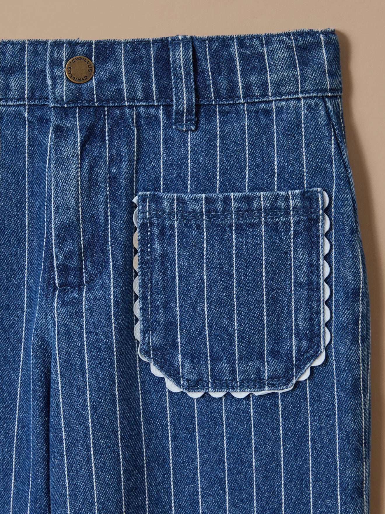 Mädchenhose mit Streifenmuster, geradem Schnitt und Festonbordüre