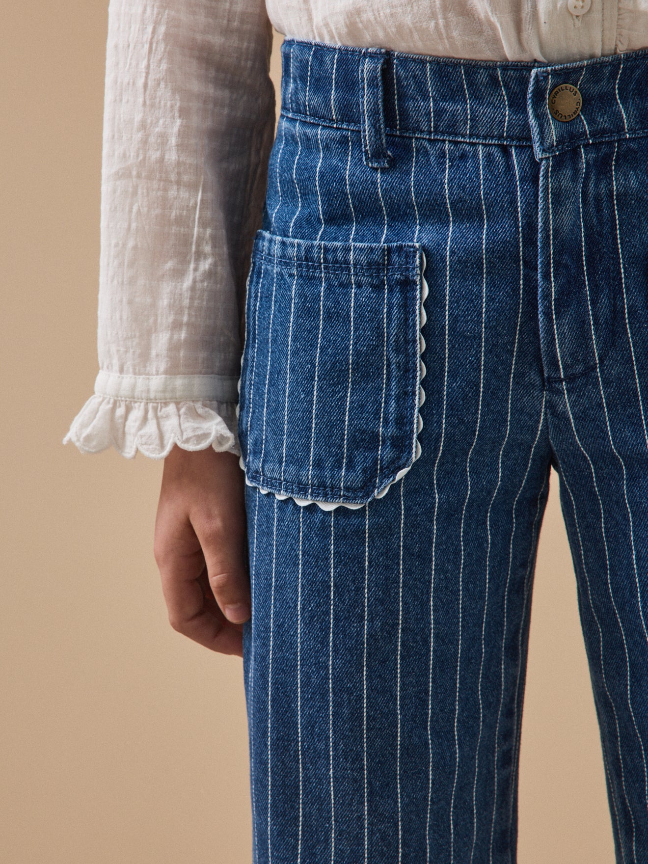 Mädchenhose mit Streifenmuster, geradem Schnitt und Festonbordüre