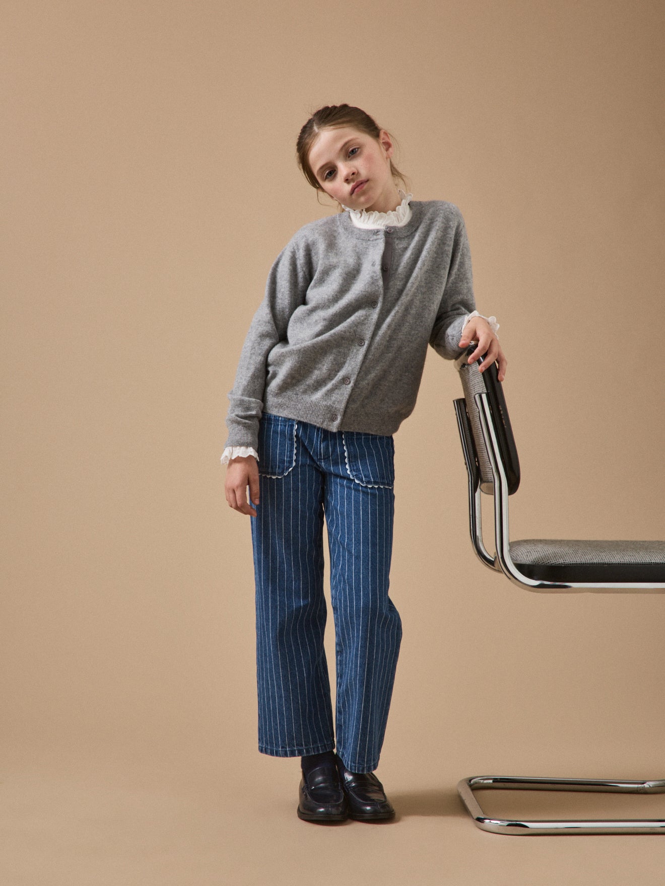 Mädchenhose mit Streifenmuster, geradem Schnitt und Festonbordüre