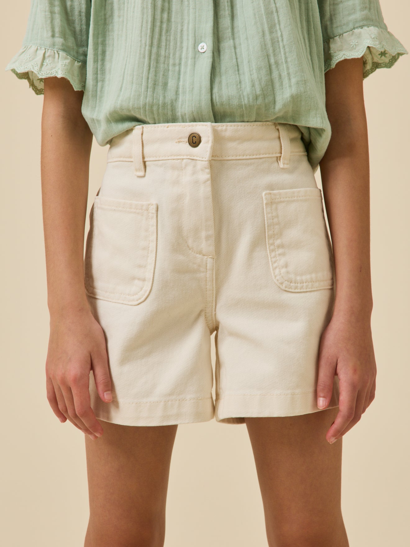 Mädchen-Shorts aus farbigem Denim
