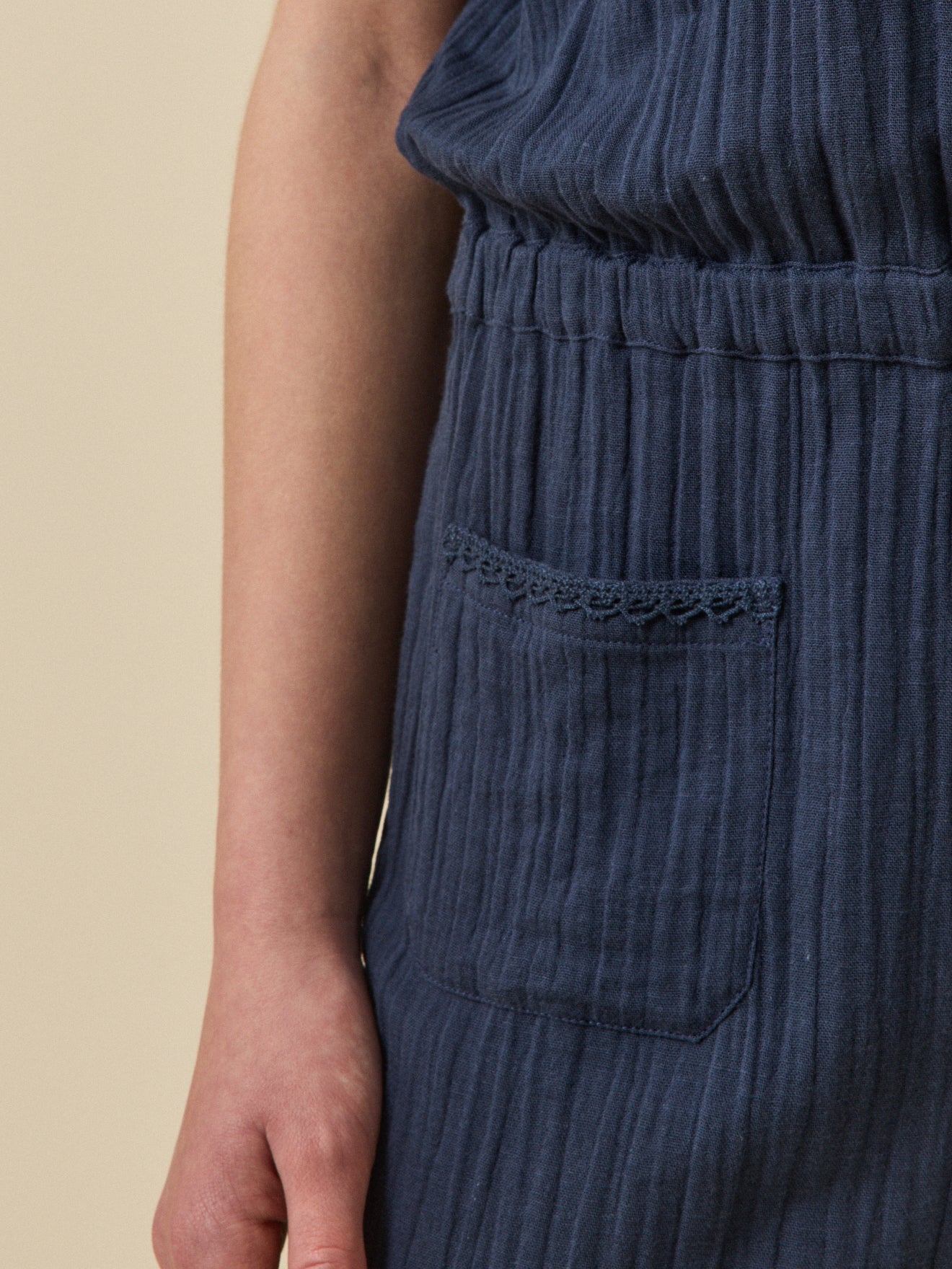 Jumpsuit aus Baumwolllgaze – Kollektion « Junior »