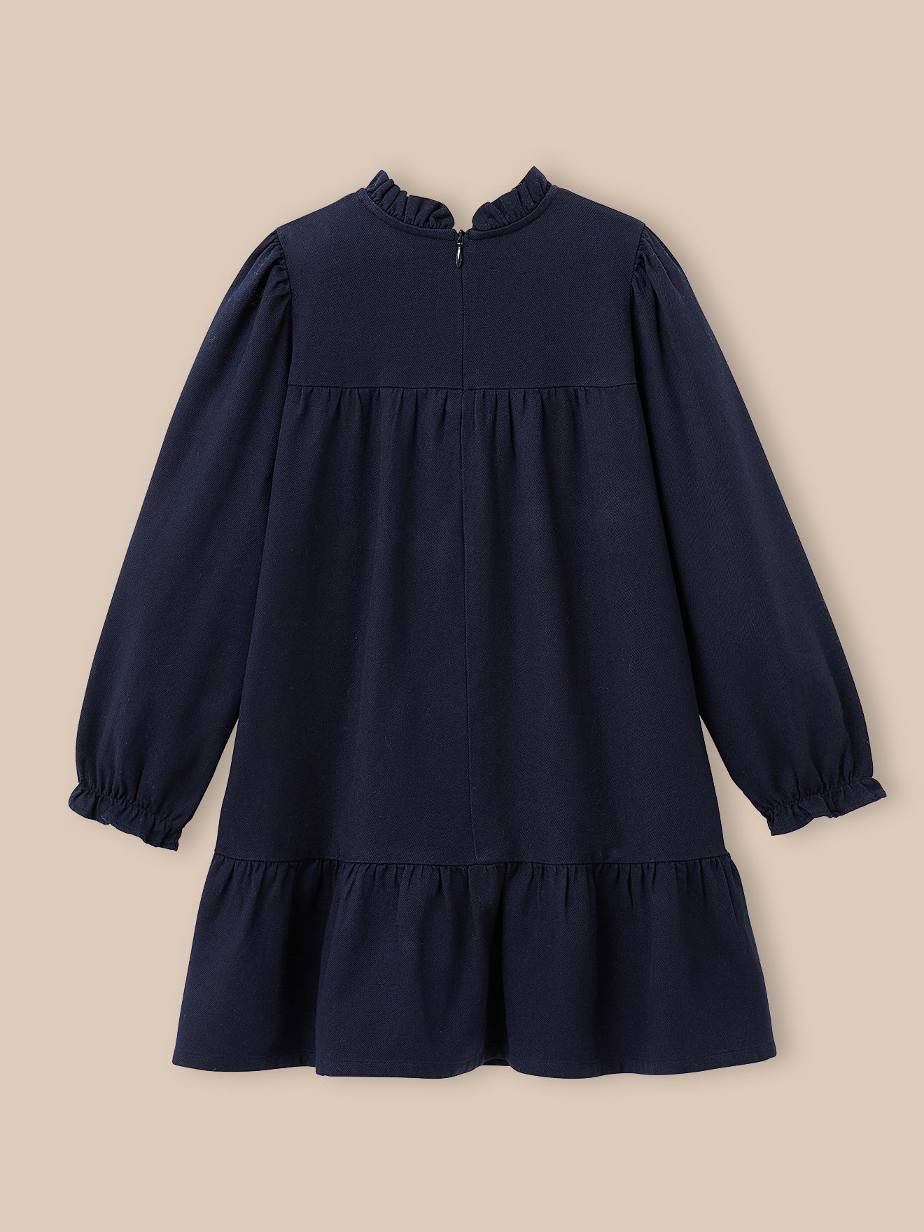 Mädchenkleid mit Stickerei