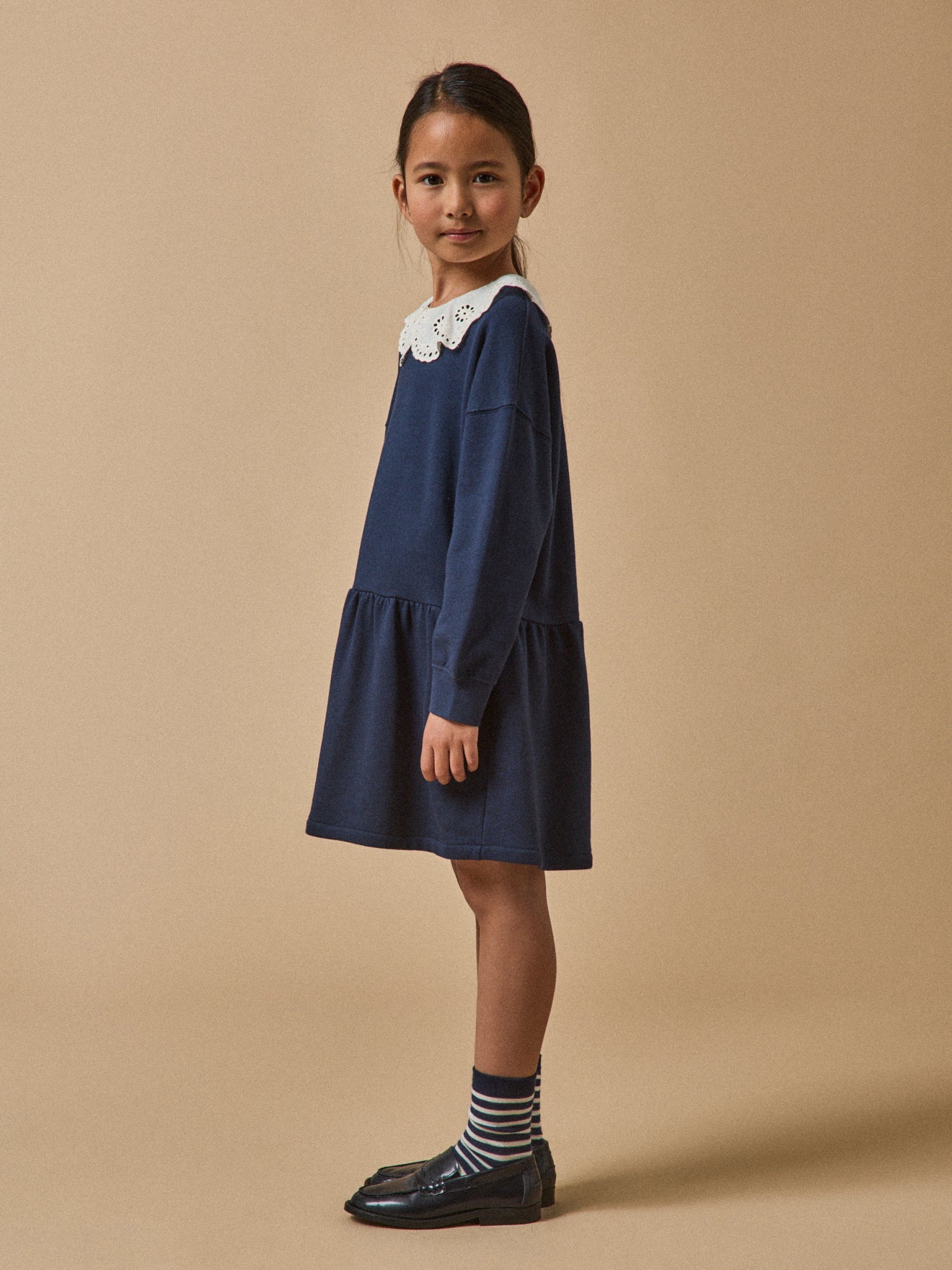 Kleid mit großem besticktem Kragen, Bio-Baumwolle