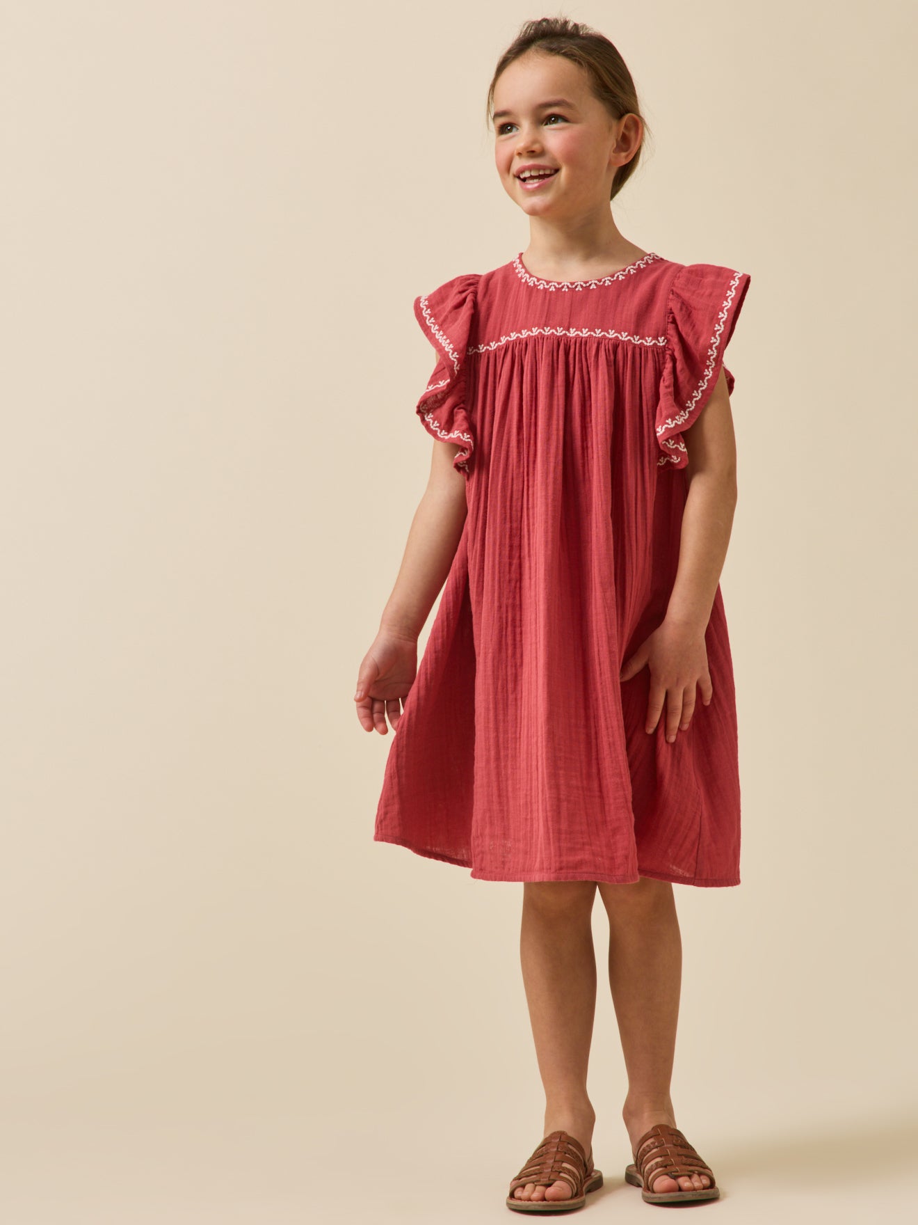 Mädchenkleid aus Bio-Baumwollgaze mit Stickerei