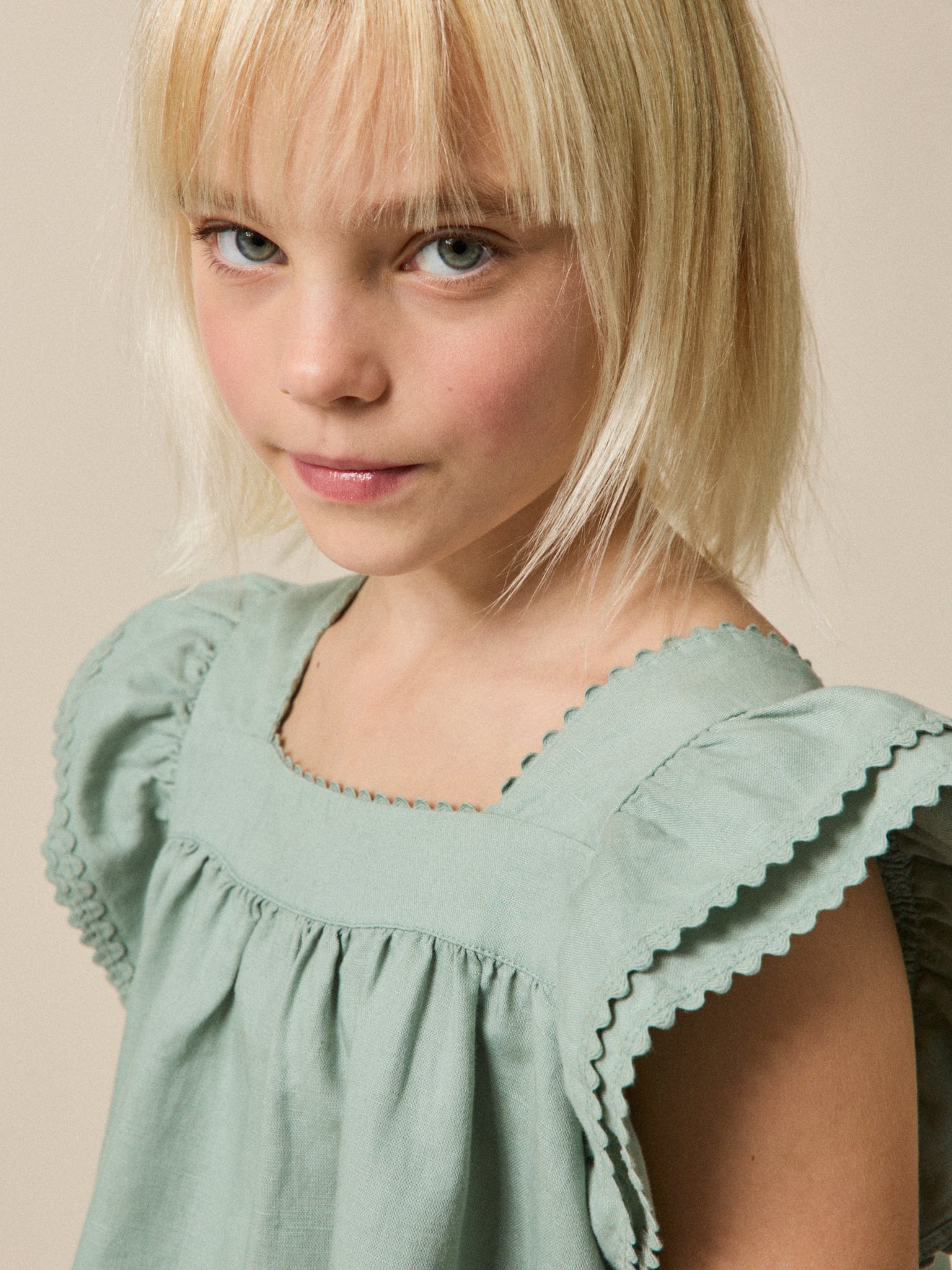 Mädchenkleid « Clémence » aus Leinen und Baumwolle – Kollektion « Feste & Hochzeiten »