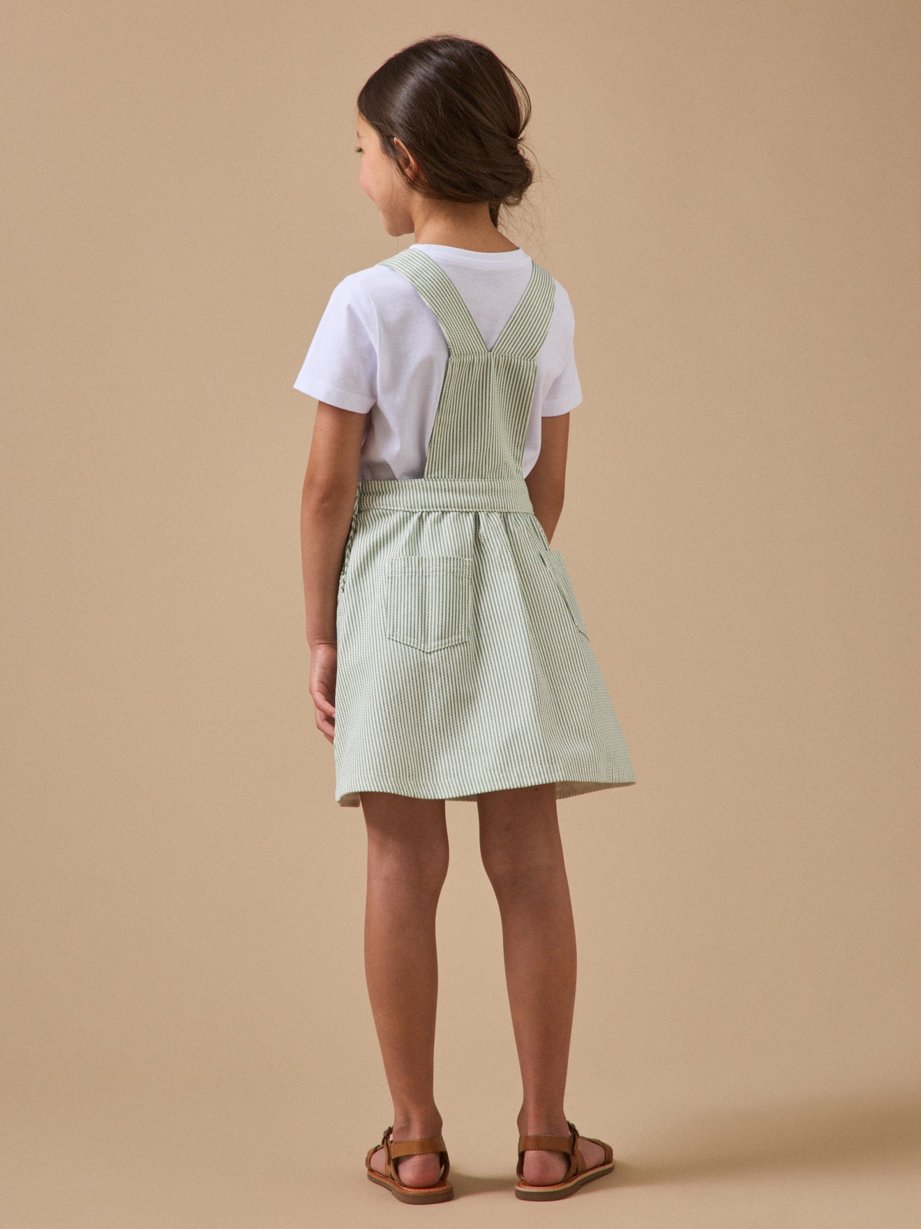 Mädchen-Trägerkleid aus gestreiftem Denim